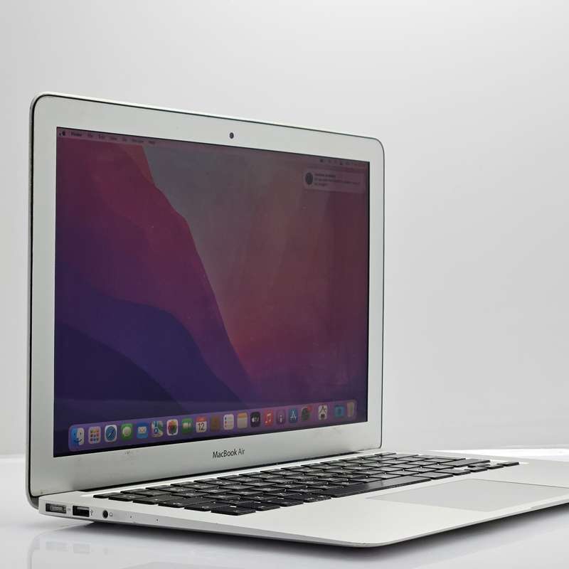 MacBook Air 13-Inch Core i5 1.60GHz 8GB RAM 128GB SSD (Early 2015) Bright Spots Silver