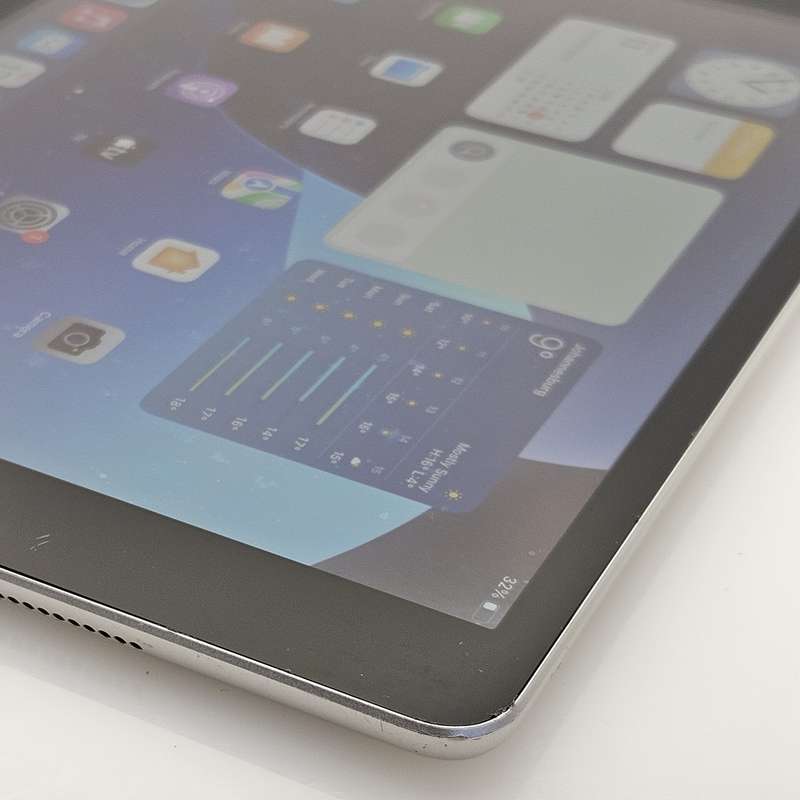 iPad 10.2" 8th Gen (WiFi Only) 32GB No Touch ID And LCD Markings Silver