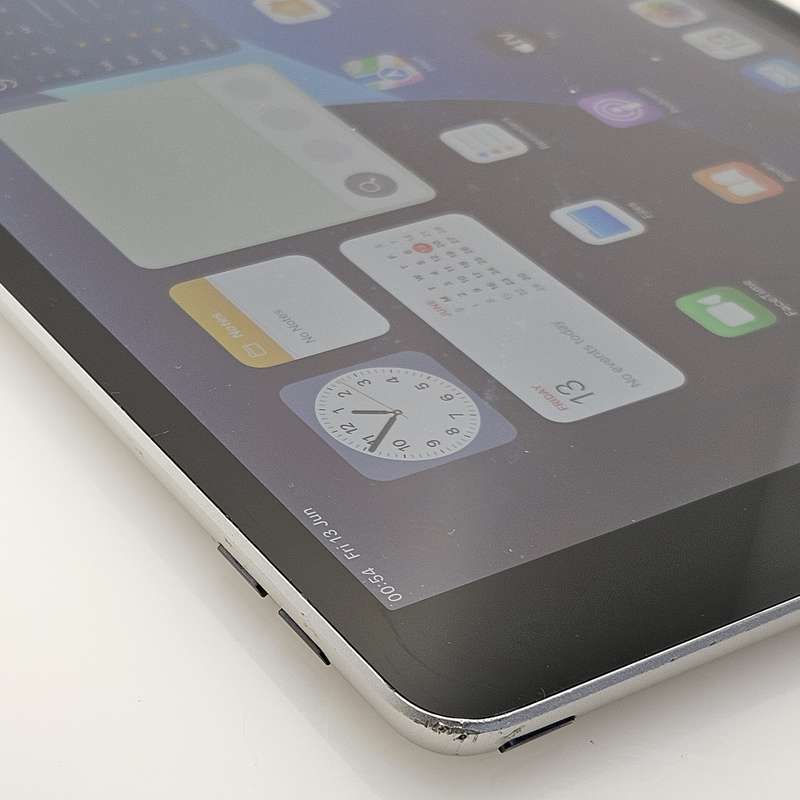 iPad 10.2" 8th Gen (WiFi Only) 32GB No Touch ID And LCD Markings Silver
