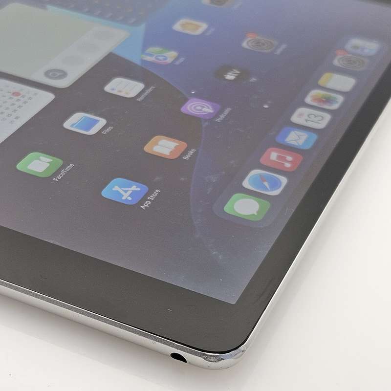 iPad 10.2" 8th Gen (WiFi Only) 32GB No Touch ID And LCD Markings Silver