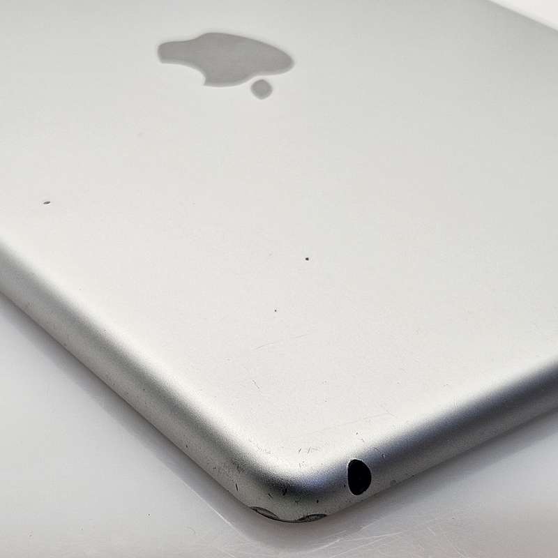 iPad 10.2" 8th Gen (WiFi Only) 32GB No Touch ID And LCD Markings Silver