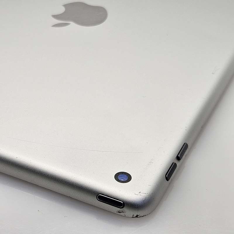 iPad 10.2" 8th Gen (WiFi Only) 32GB No Touch ID And LCD Markings Silver
