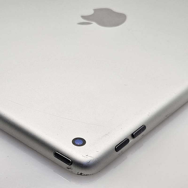iPad 10.2" 8th Gen (WiFi Only) 32GB No Touch ID And LCD Markings Silver