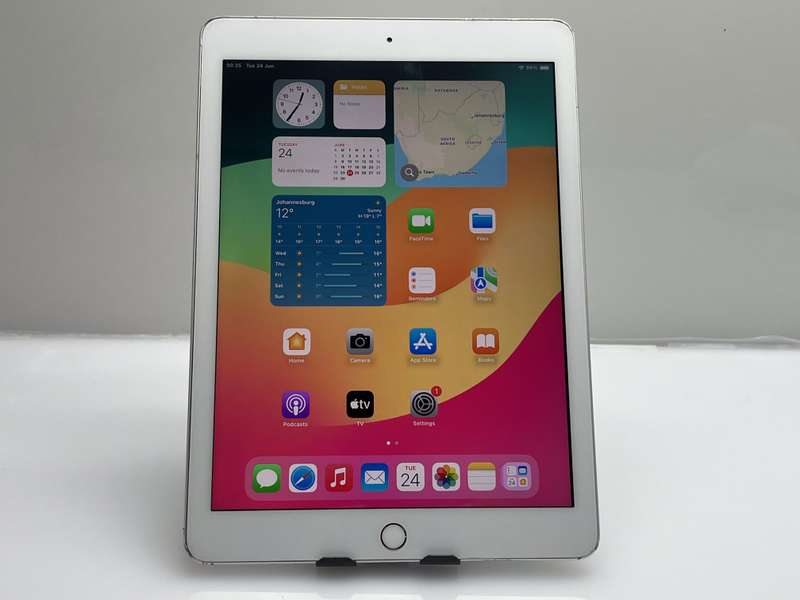 Apple iPad 9.7 6th Gen 128GB (WiFi Only) No Touch ID Silver (3 Month Warranty)