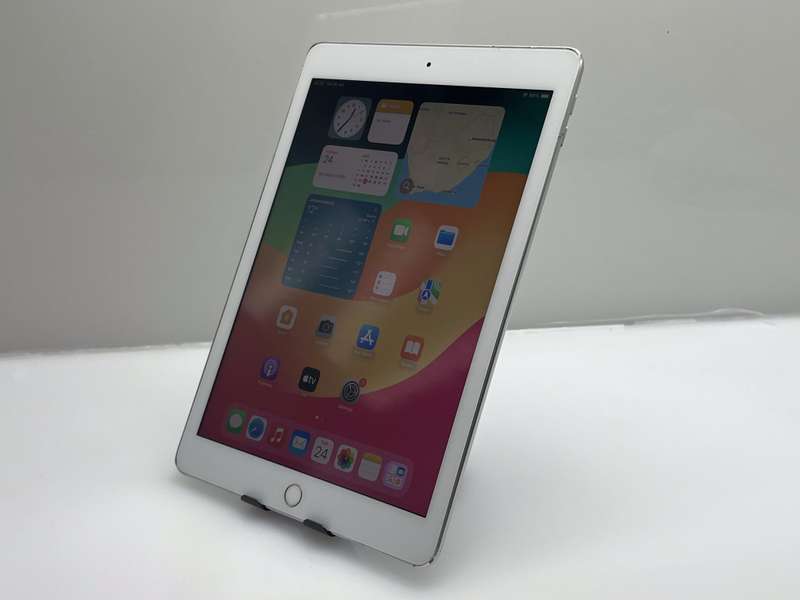 Apple iPad 9.7 6th Gen 128GB (WiFi Only) No Touch ID Silver (3 Month Warranty)