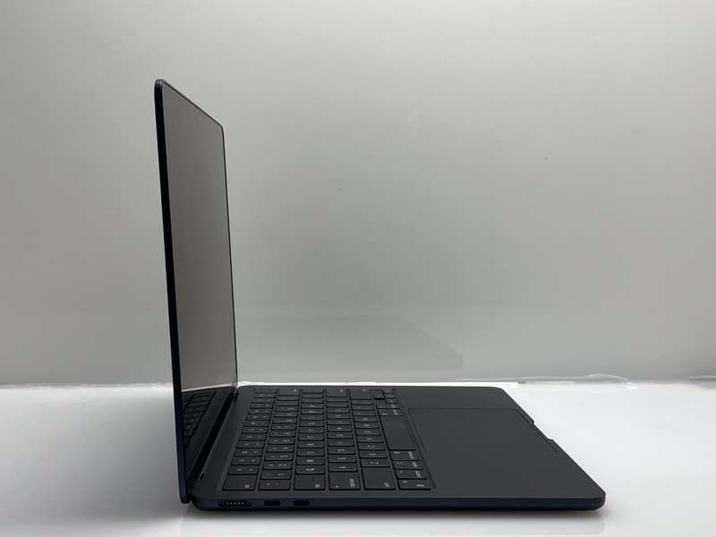 MacBook Air 13-Inch M2 8 CPU/8 GPU (2022) 8GB RAM 256GB SSD Midnight (12 Month Warranty)