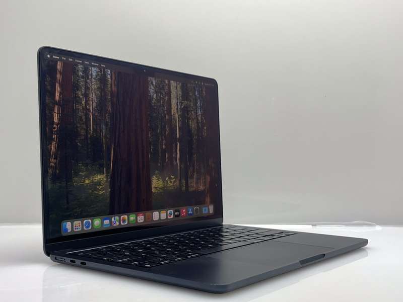 MacBook Air 13-Inch M2 8 CPU/8 GPU (2022) 8GB RAM 256GB SSD Midnight (12 Month Warranty)