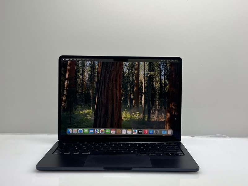 MacBook Air 13-Inch M2 8 CPU/8 GPU (2022) 8GB RAM 256GB SSD Midnight (12 Month Warranty)