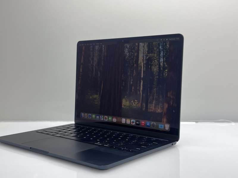 MacBook Air 13-Inch M2 8 CPU/8 GPU (2022) 8GB RAM 256GB SSD Midnight (12 Month Warranty)