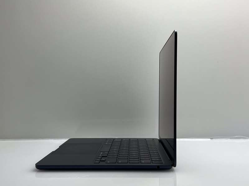 MacBook Air 13-Inch M2 8 CPU/8 GPU (2022) 8GB RAM 256GB SSD Midnight (12 Month Warranty)