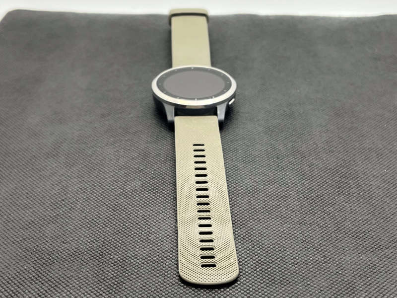 Garmin Vivoactive 4 Grey - With Olive Straps