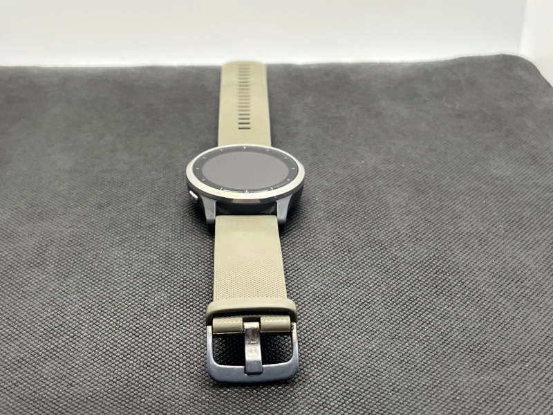 Garmin Vivoactive 4 Grey - With Olive Straps