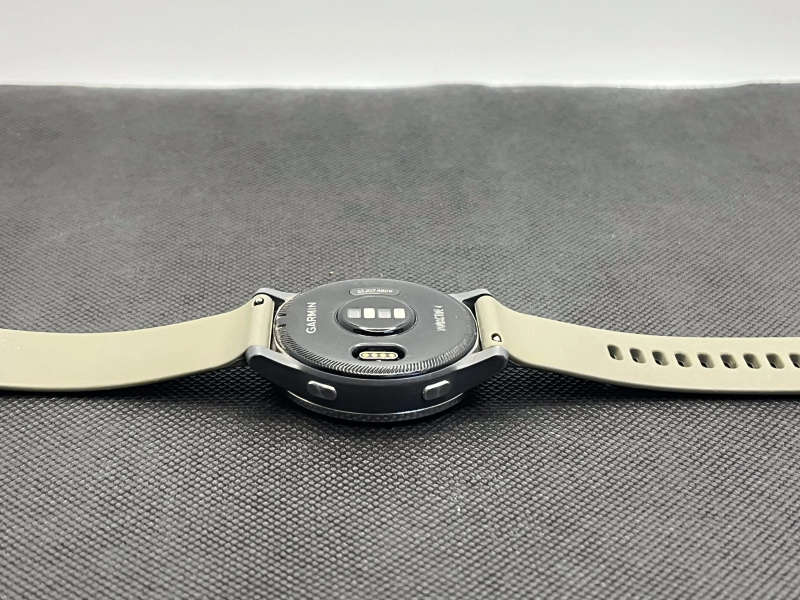 Garmin Vivoactive 4 Grey - With Olive Straps