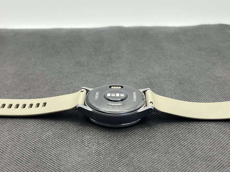 Garmin Vivoactive 4 Grey - With Olive Straps