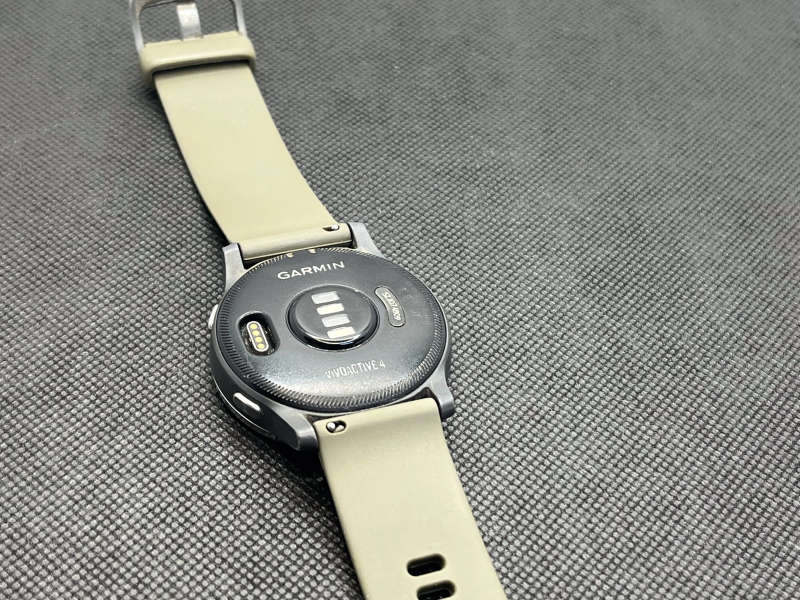 Garmin Vivoactive 4 Grey - With Olive Straps