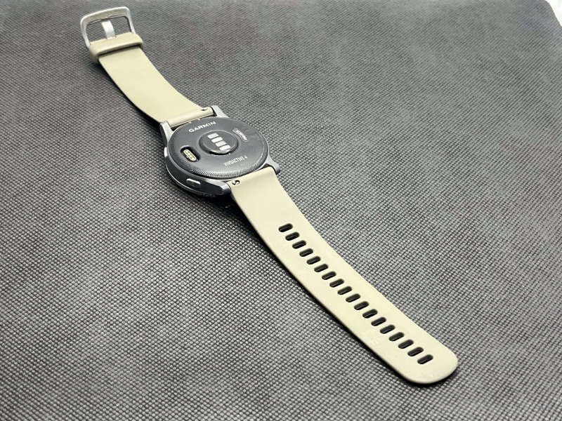 Garmin Vivoactive 4 Grey - With Olive Straps