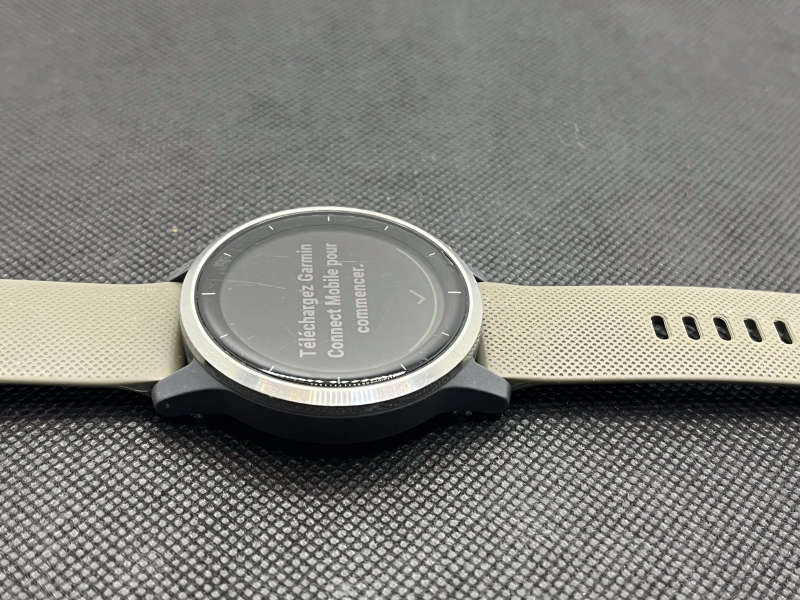 Garmin Vivoactive 4 Grey - With Olive Straps