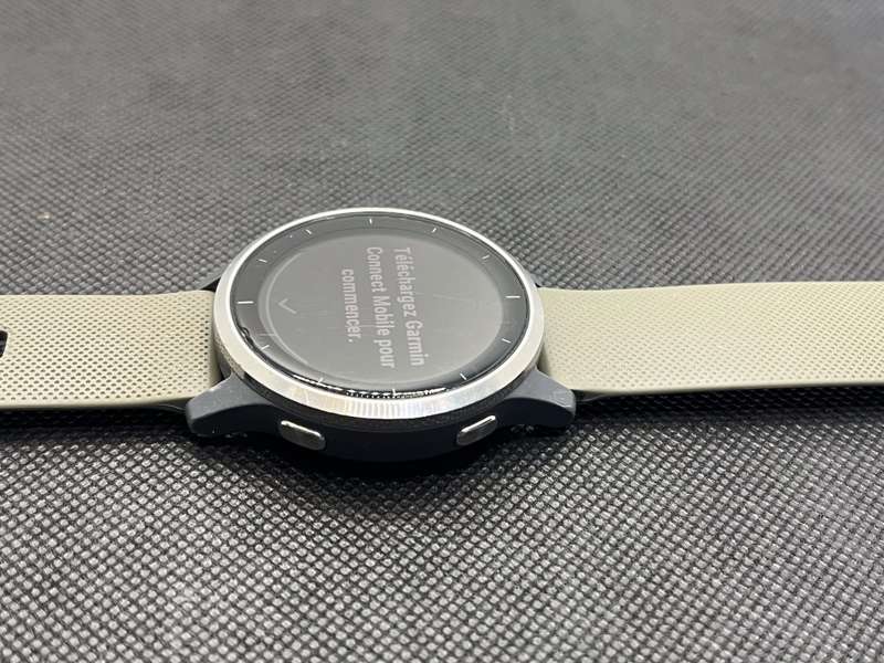 Garmin Vivoactive 4 Grey - With Olive Straps