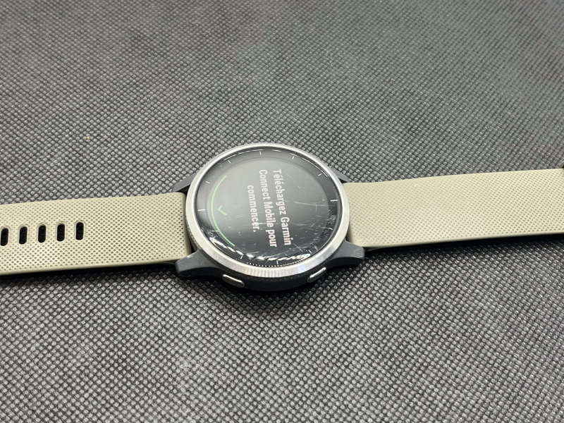 Garmin Vivoactive 4 Grey - With Olive Straps