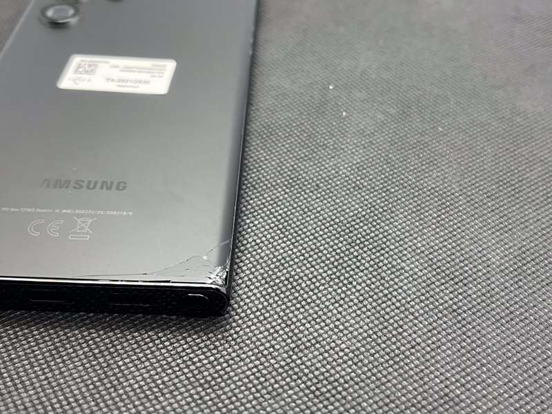 Samsung Galaxy S22 Ultra 256GB Dual Sim Phantom Black (6 Month Warranty) - Cracked Casing