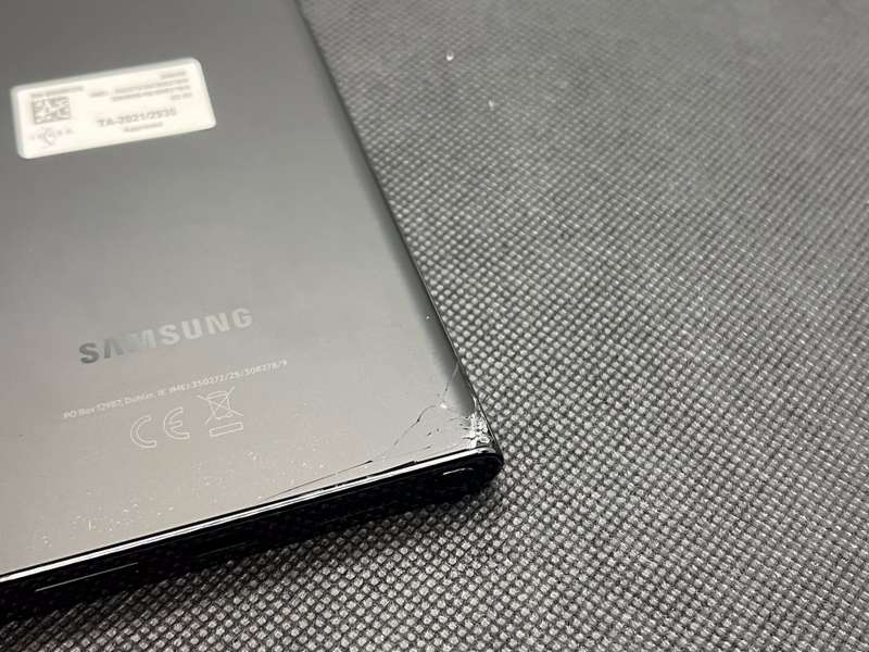 Samsung Galaxy S22 Ultra 256GB Dual Sim Phantom Black (6 Month Warranty) - Cracked Casing