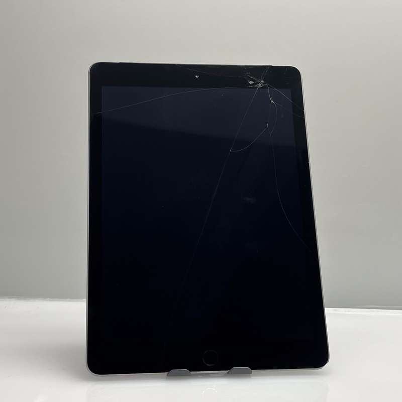iPad 9.7 5th Gen (WiFi/Cellular) 128GB Space Gray - Cracked Screen