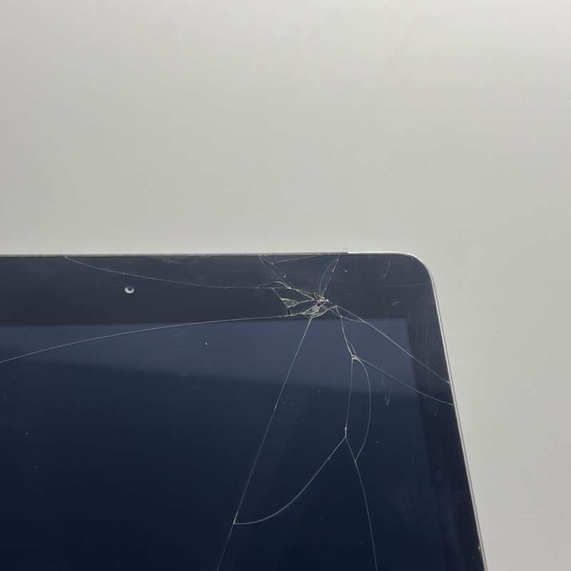 iPad 9.7 5th Gen (WiFi/Cellular) 128GB Space Gray - Cracked Screen
