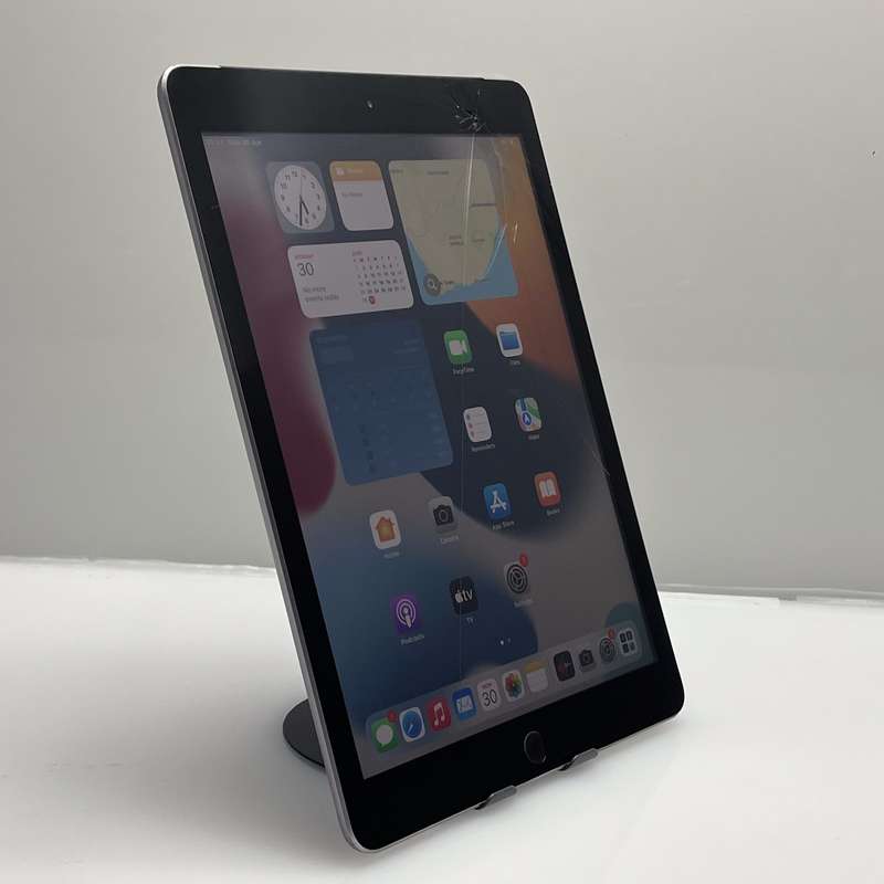 iPad 9.7 5th Gen (WiFi/Cellular) 128GB Space Gray - Cracked Screen