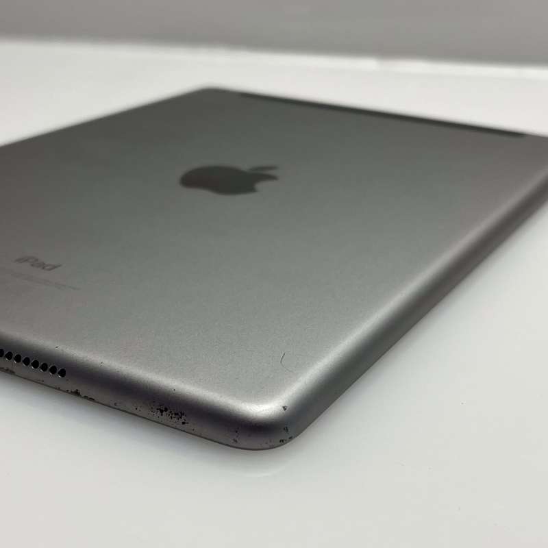 iPad 9.7 5th Gen (WiFi/Cellular) 128GB Space Gray - Cracked Screen