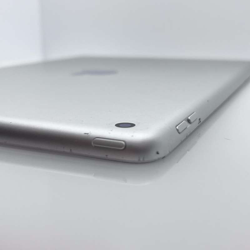 iPad 10.2" 9th Gen 64GB (Wifi Only) No Touch ID| LCD Burn Silver (3 Month Warranty)