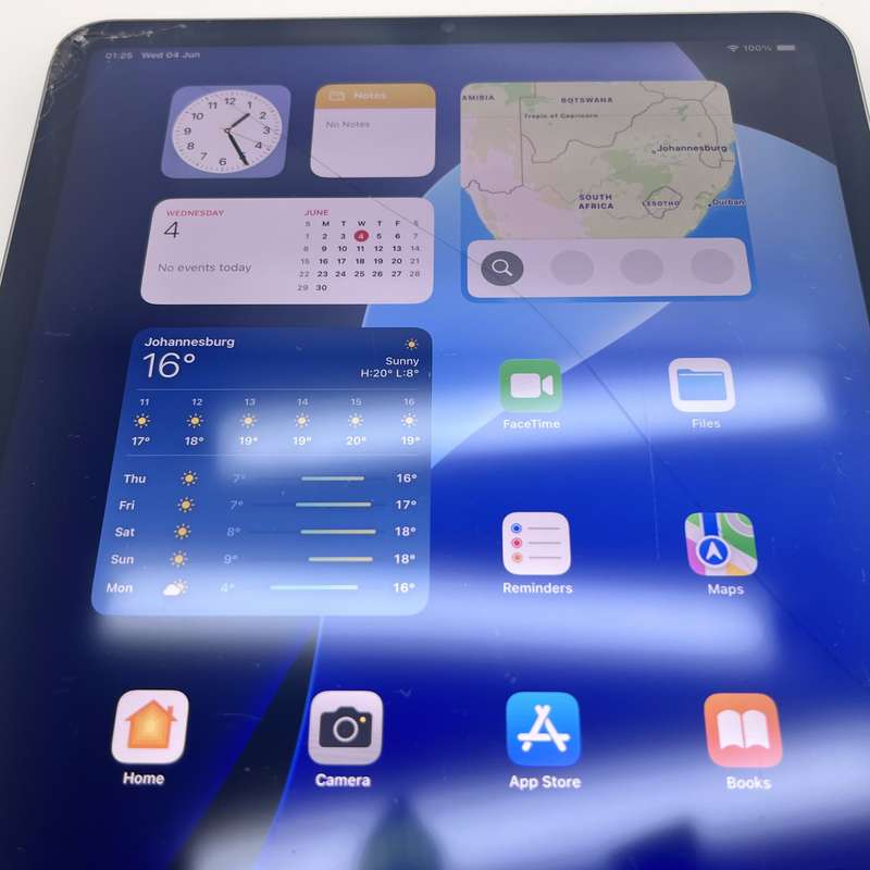 iPad Pro 12.9-Inch 5th Gen 256GB (Wifi Only) Cracked Screen Space Grey