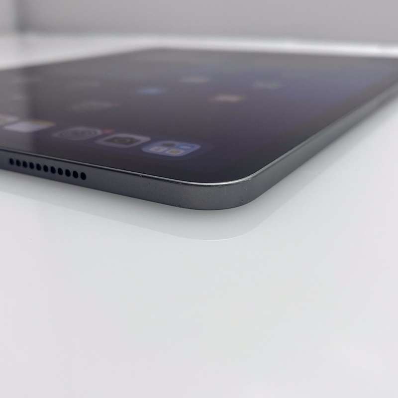 iPad Pro 11-Inch  3rd Gen 128GB (Wifi Only) Cracked Screen Space Grey