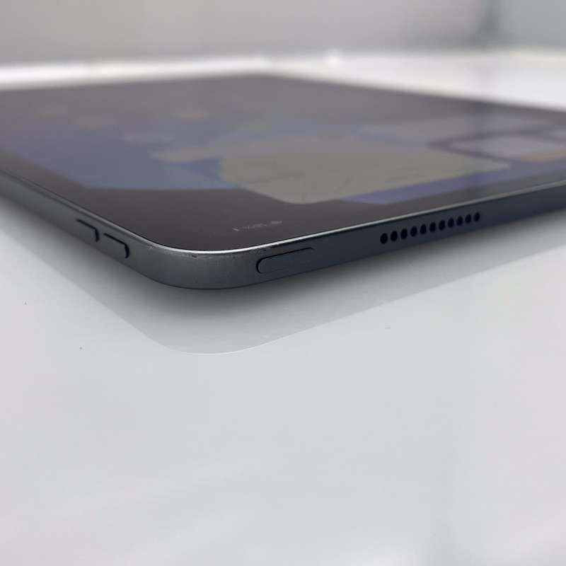 iPad Pro 11-Inch  3rd Gen 128GB (Wifi Only) Cracked Screen Space Grey