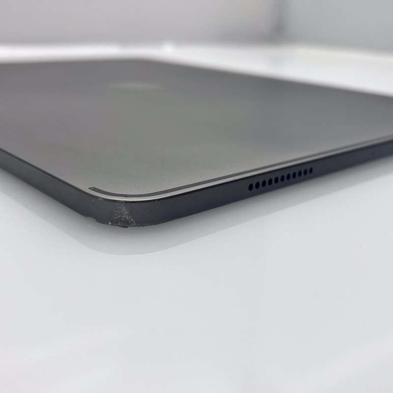 iPad Pro 12.9-Inch 5th Gen 256GB (Wifi Only) Cracked Screen Space Grey
