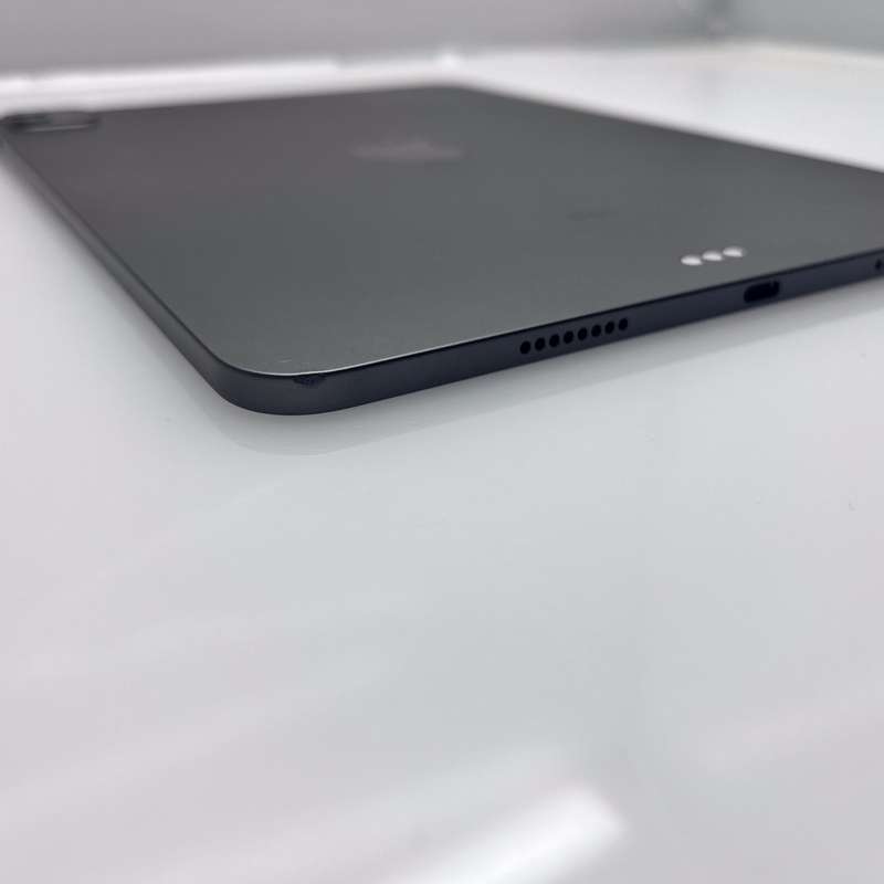 iPad Pro 11-Inch  3rd Gen 128GB (Wifi Only) Cracked Screen Space Grey