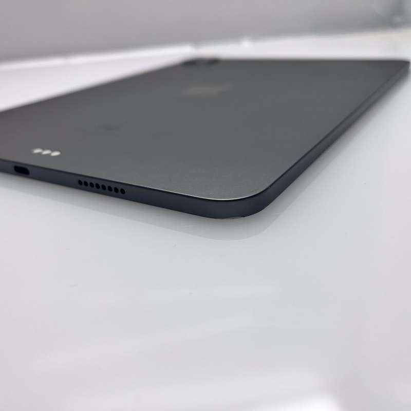 iPad Pro 11-Inch  3rd Gen 128GB (Wifi Only) Cracked Screen Space Grey