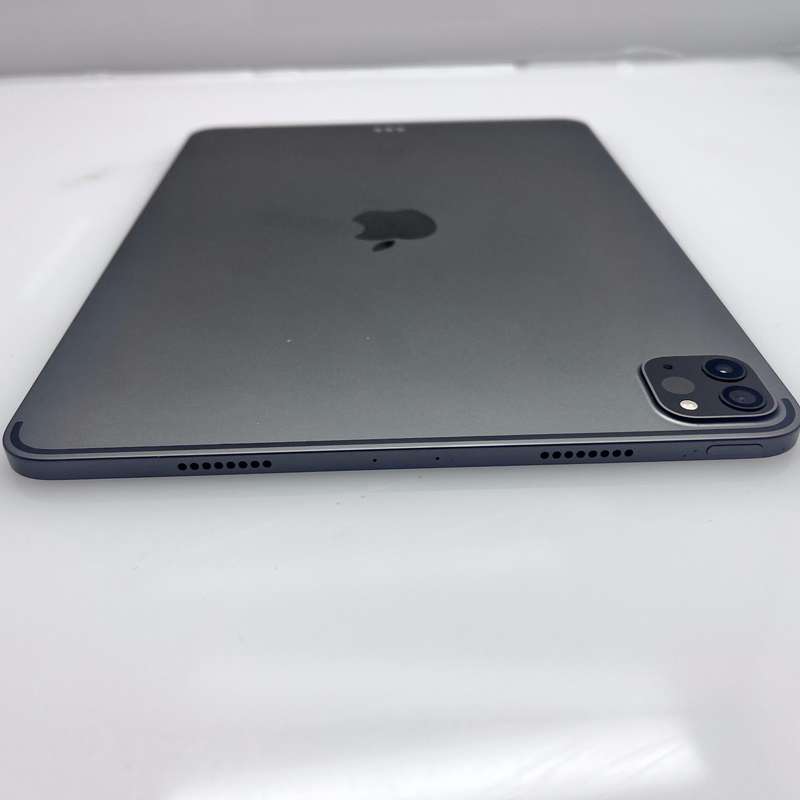 iPad Pro 11-Inch  3rd Gen 128GB (Wifi Only) Cracked Screen Space Grey