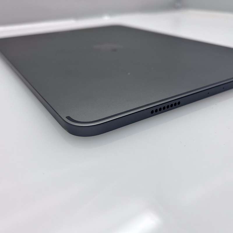 iPad Pro 11-Inch  3rd Gen 128GB (Wifi Only) Cracked Screen Space Grey