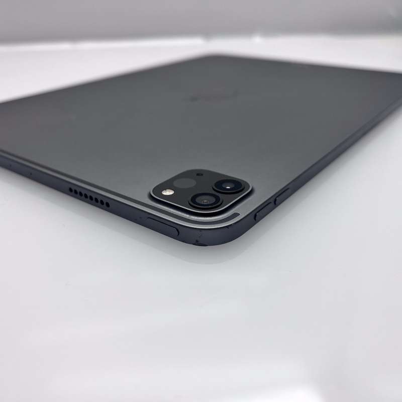 iPad Pro 11-Inch  3rd Gen 128GB (Wifi Only) Cracked Screen Space Grey