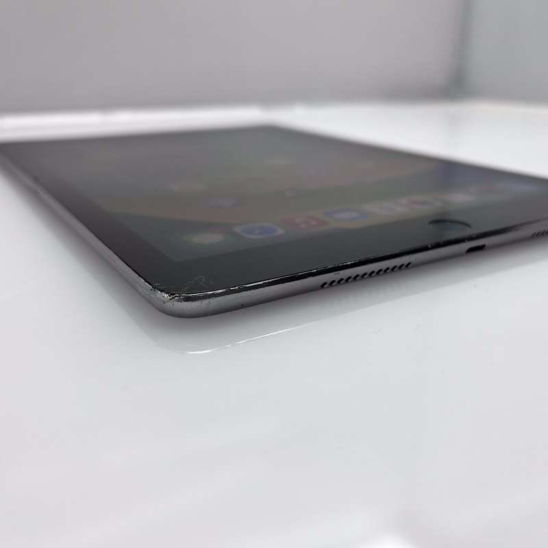 iPad Pro 9.7" 1st Gen (Wifi/Cellular) 128GB Space Grey