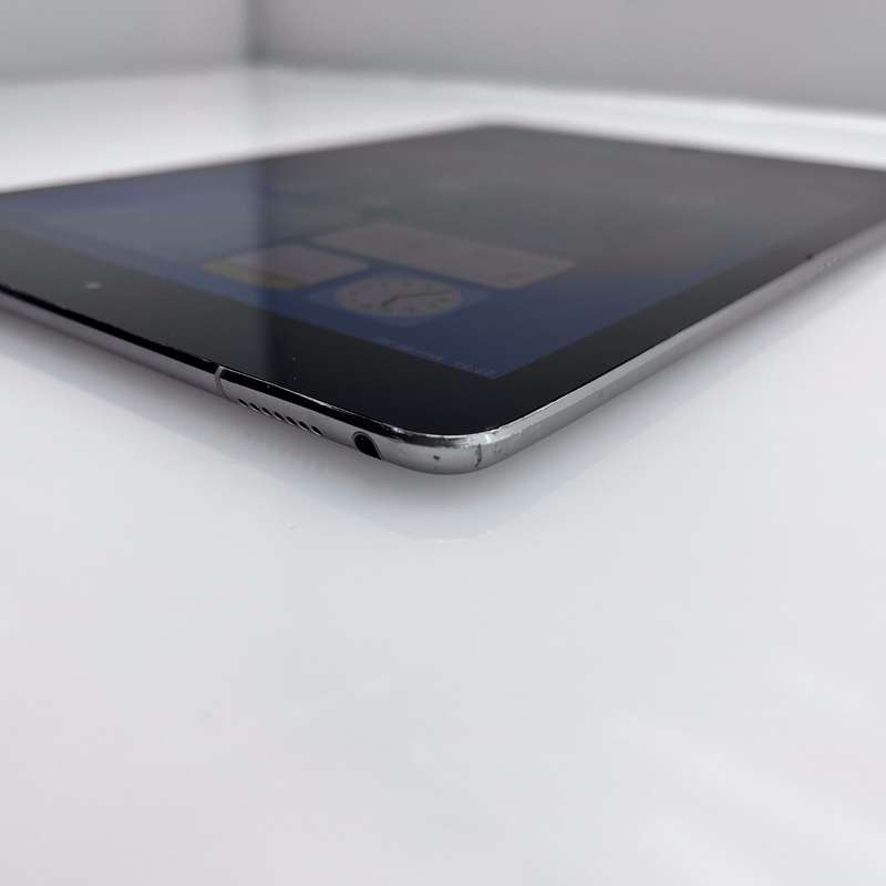 iPad Pro 9.7" 1st Gen (Wifi/Cellular) 128GB Space Grey