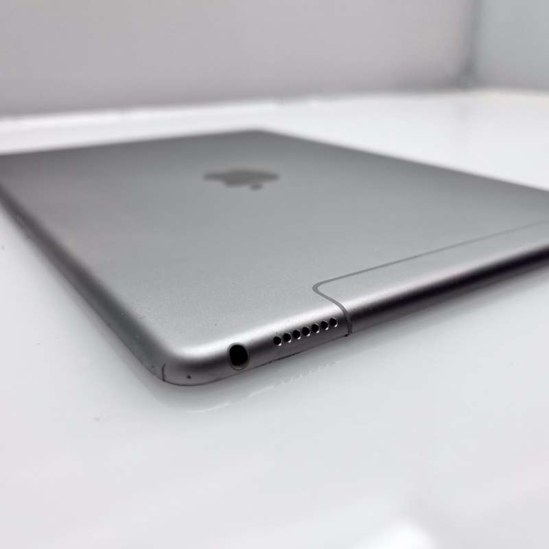 iPad Pro 9.7" 1st Gen (Wifi/Cellular) 128GB Space Grey