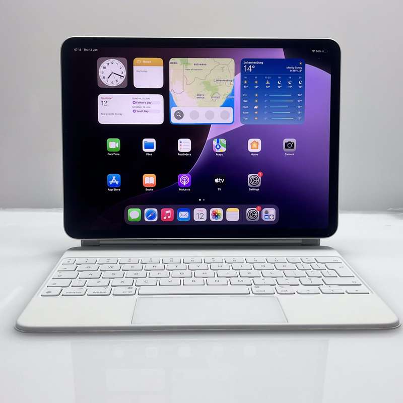 iPad Pro 11" 4th Gen (Wifi Only) 128GB Silver (12 Month Warranty) - Mint Condition
