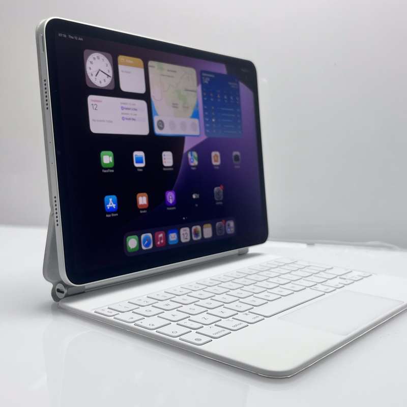iPad Pro 11" 4th Gen (Wifi Only) 128GB Silver (12 Month Warranty) - Mint Condition