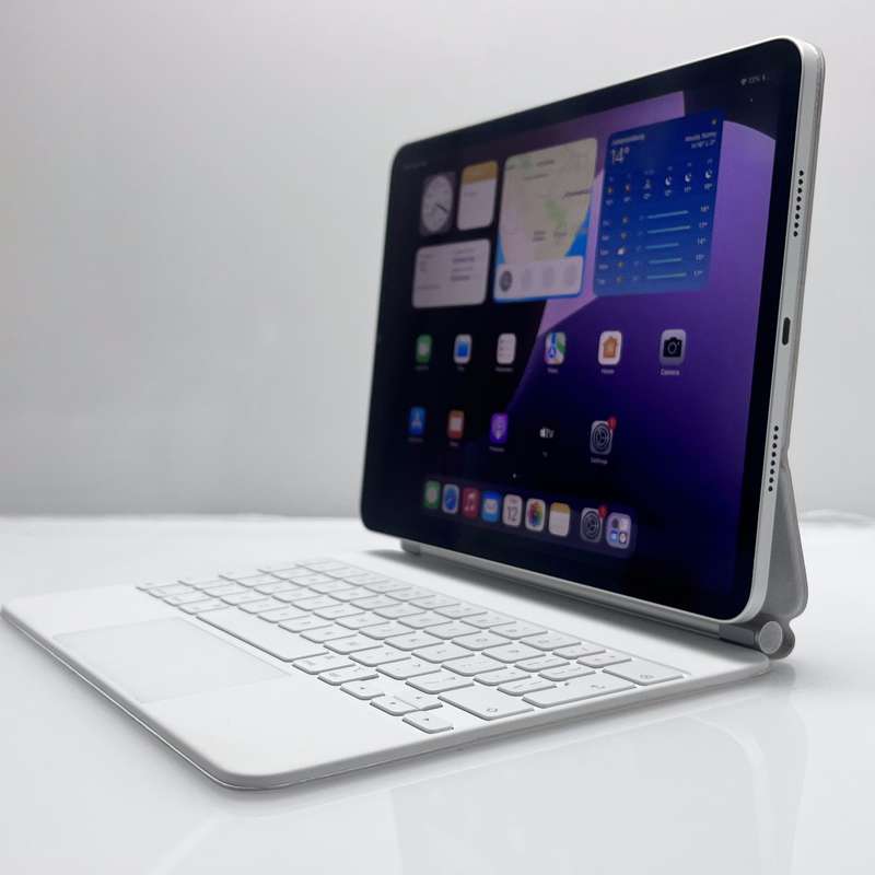 iPad Pro 11" 4th Gen (Wifi Only) 128GB Silver (12 Month Warranty) - Mint Condition