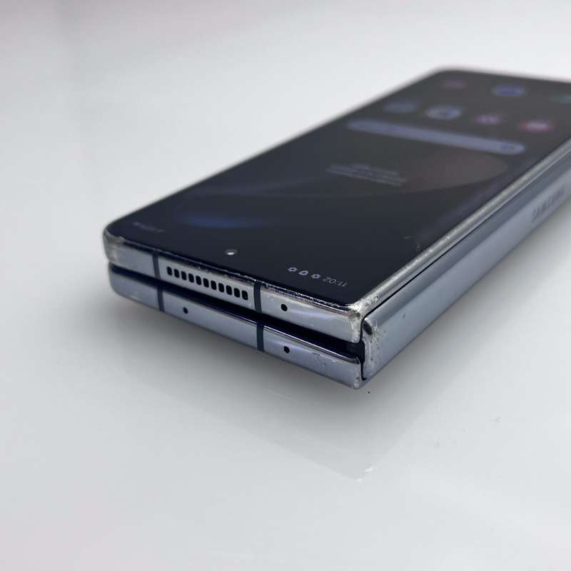 Samsung Galaxy Z Fold 4 Screen Damage GreenGrey