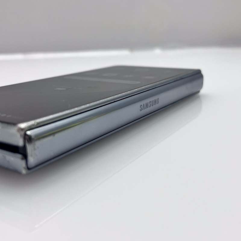 Samsung Galaxy Z Fold 4 Screen Damage GreenGrey