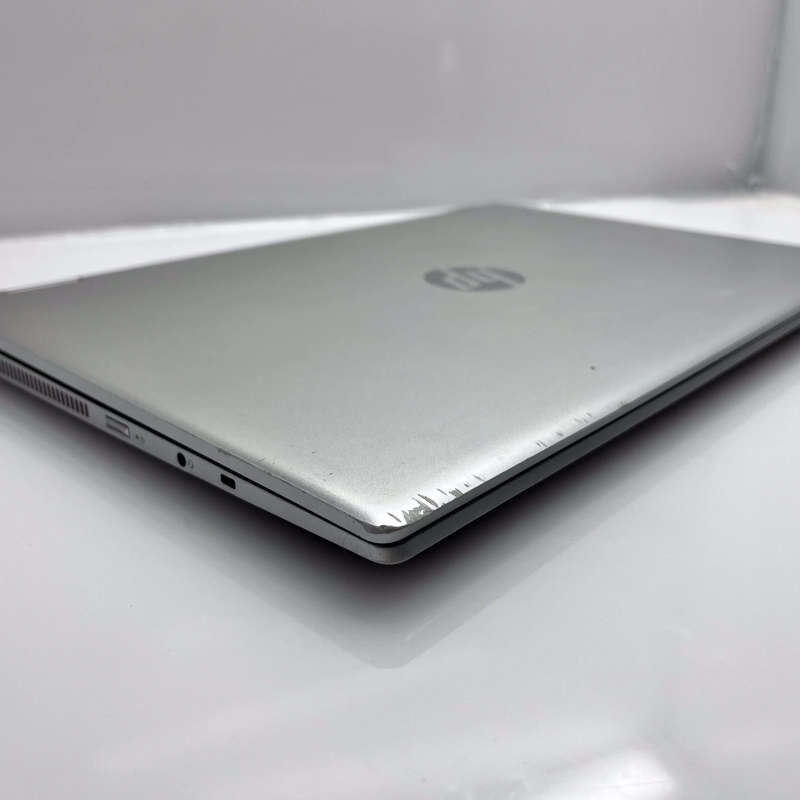 HP Pavillion 15-cr001 ni 16GB RAM 256GB SSD and 1TB HHD Cracked Screen Silver