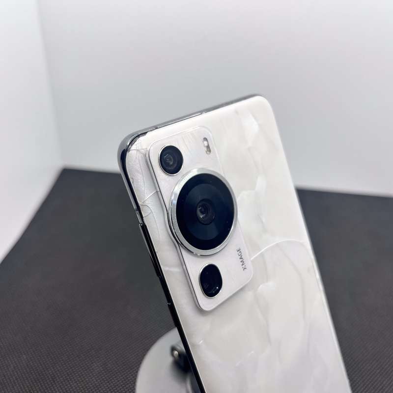 Huawei P60 Pro 256GB Dual Sim White Cracked Casing (3 Month Warranty)