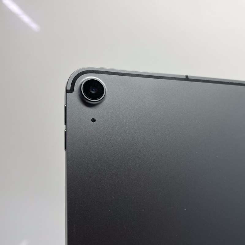 Apple iPad Air 5th Gen 256GB (Wifi/Cellular) Space Grey (6 Month Warranty) - Damaged Casing